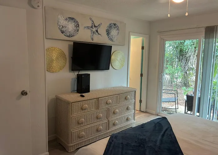Apartment Getaway Pool & Pet-friendly *