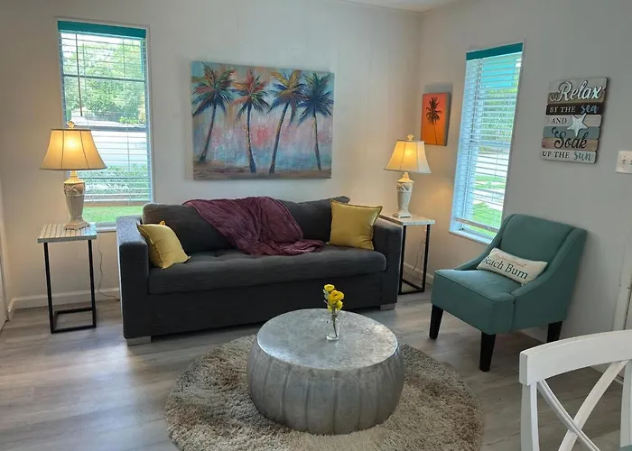Getaway Pool & Pet-friendly Apartment *