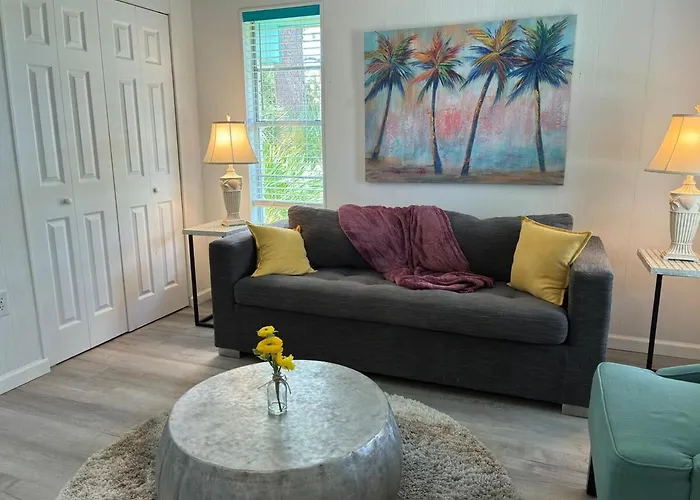 Getaway Pool & Pet-friendly Apartment *