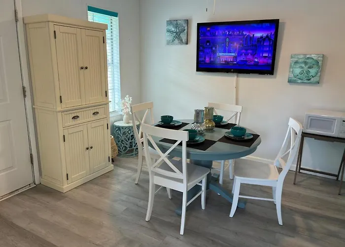 Getaway Pool & Pet-friendly Apartment