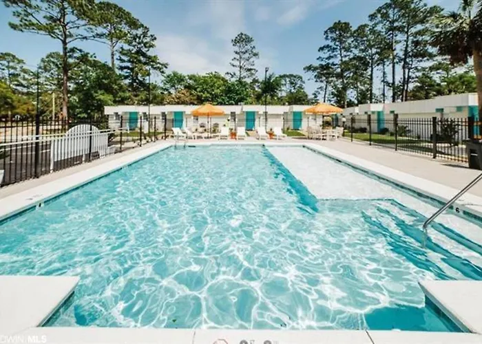 Apartment Getaway Pool & Pet-friendly Gulf Shores