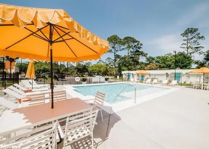 Apartment Getaway Pool & Pet-friendly Gulf Shores
