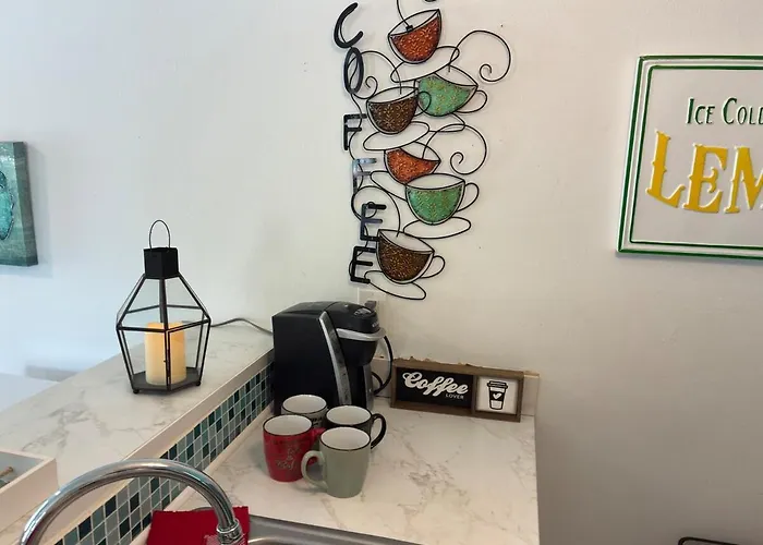 Apartment Getaway Pool & Pet-friendly *