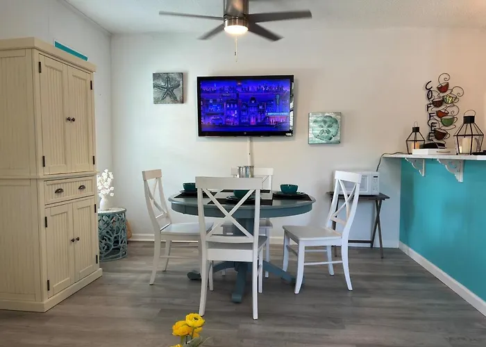 Apartment Getaway Pool & Pet-friendly Gulf Shores